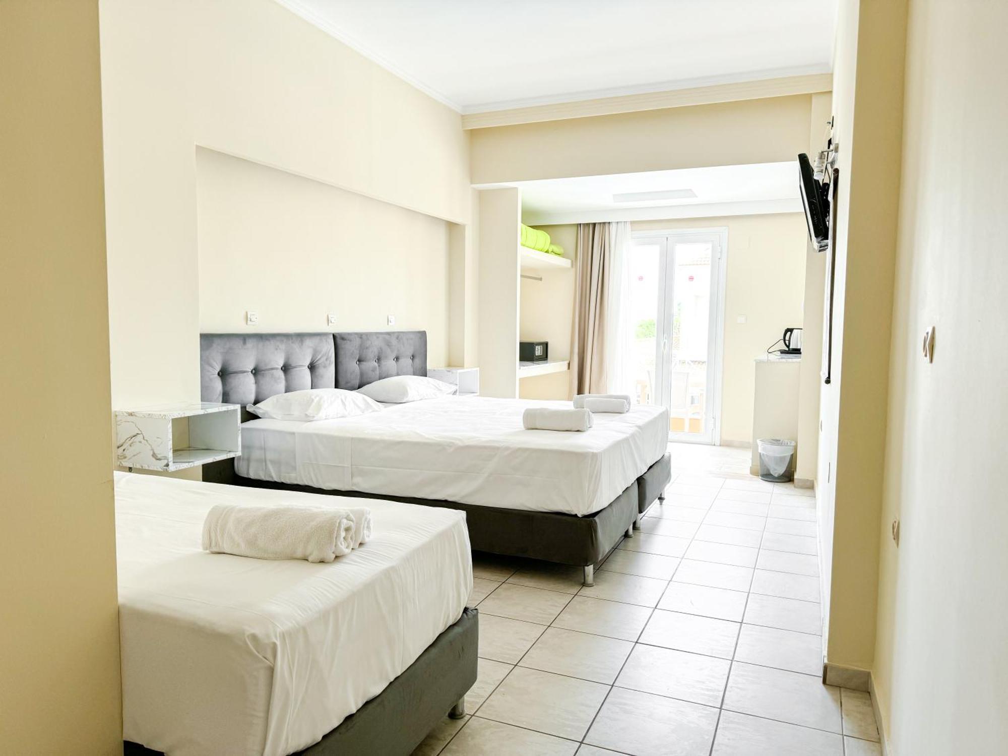 Kavos Plaza Hotel Exterior foto