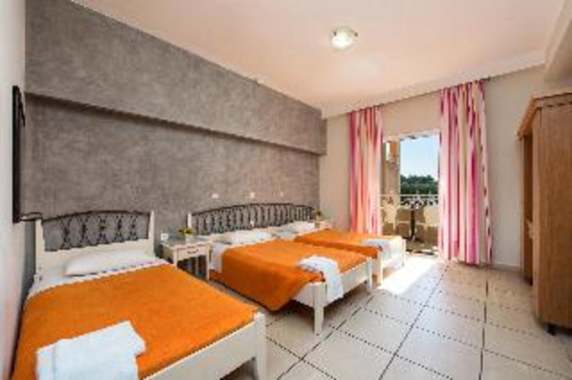Kavos Plaza Hotel Exterior foto